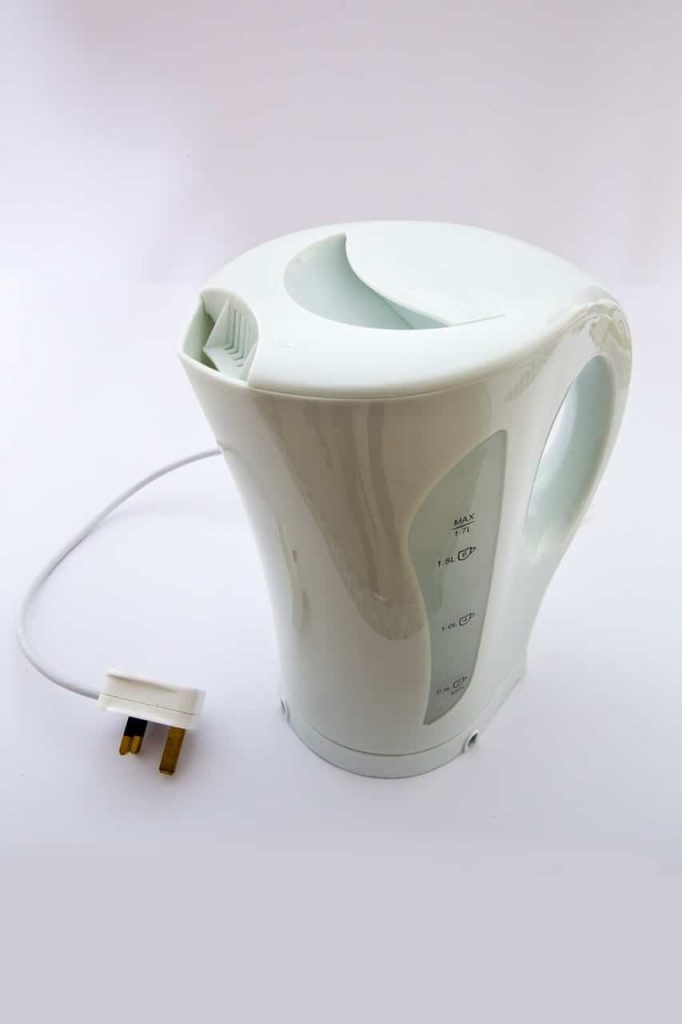 heating water in electric kettle