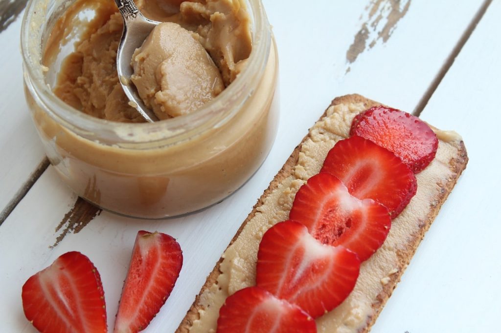 peanut butter can also be served with raw strawberries