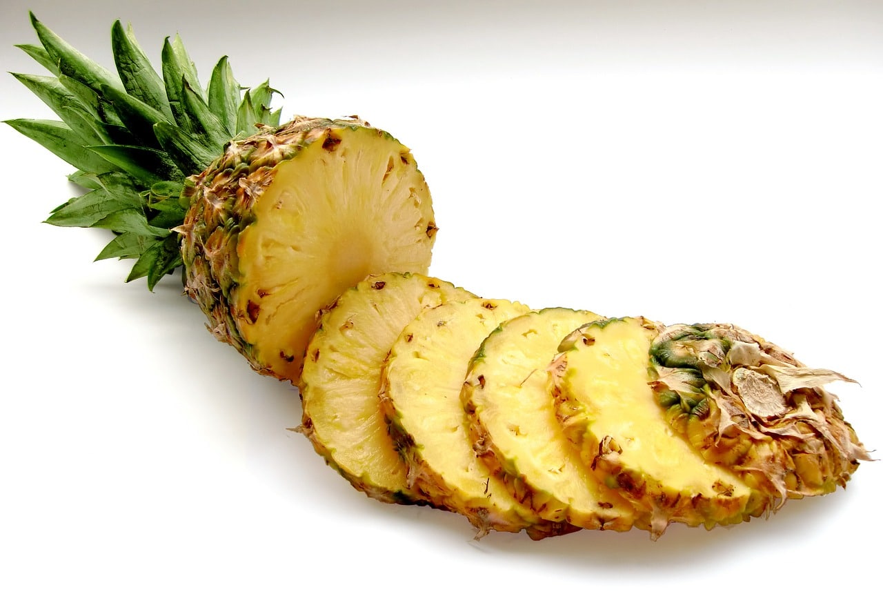 sliced pineapples