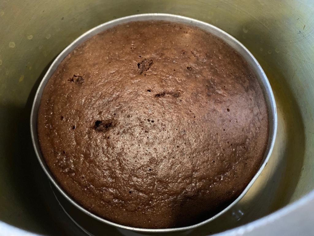 baked cake in the cake tin