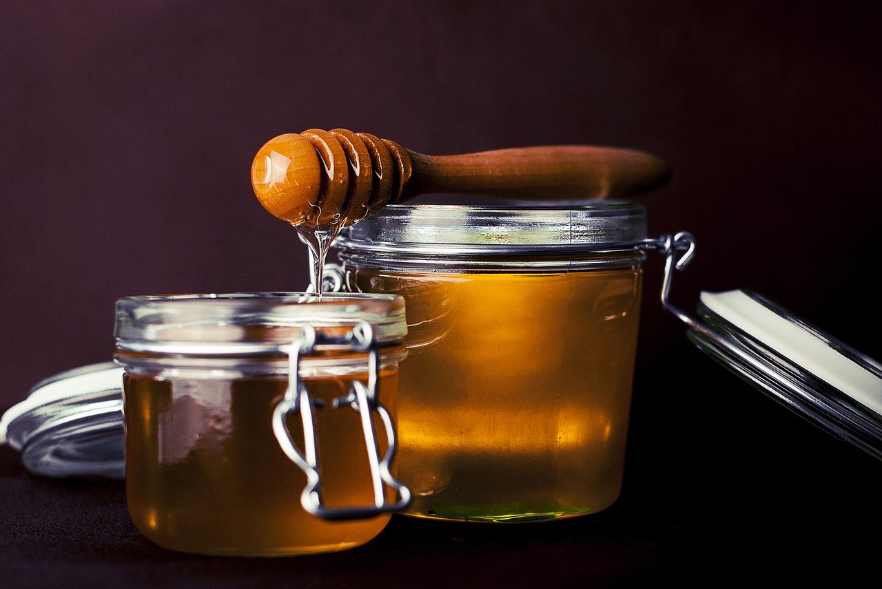 Benefits of Honey on Hair & Skin: Top 7 Ways to Use it