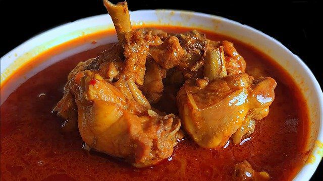 Kolhapuri Chicken is a traditional lip-smacker dish that satisfies the soul. 