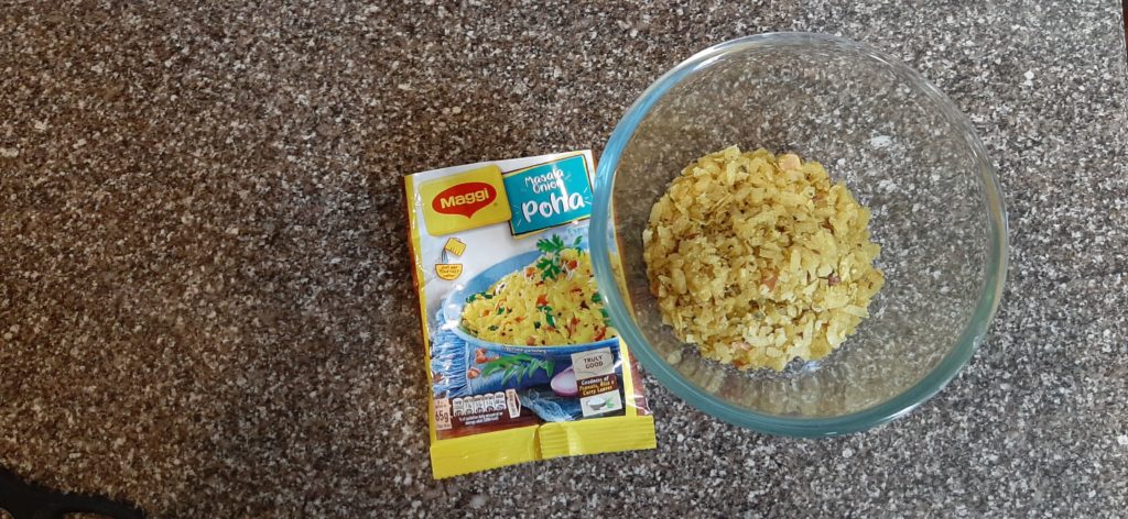 dry mix of maggi masala onion poha in a glass bowl