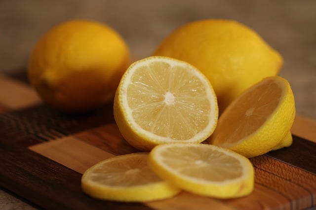 lemons and sliced lemons