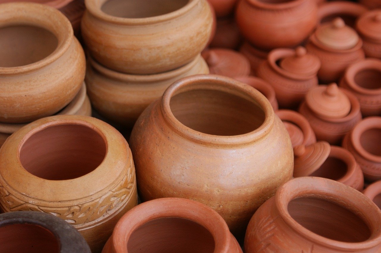 Clay utensils store