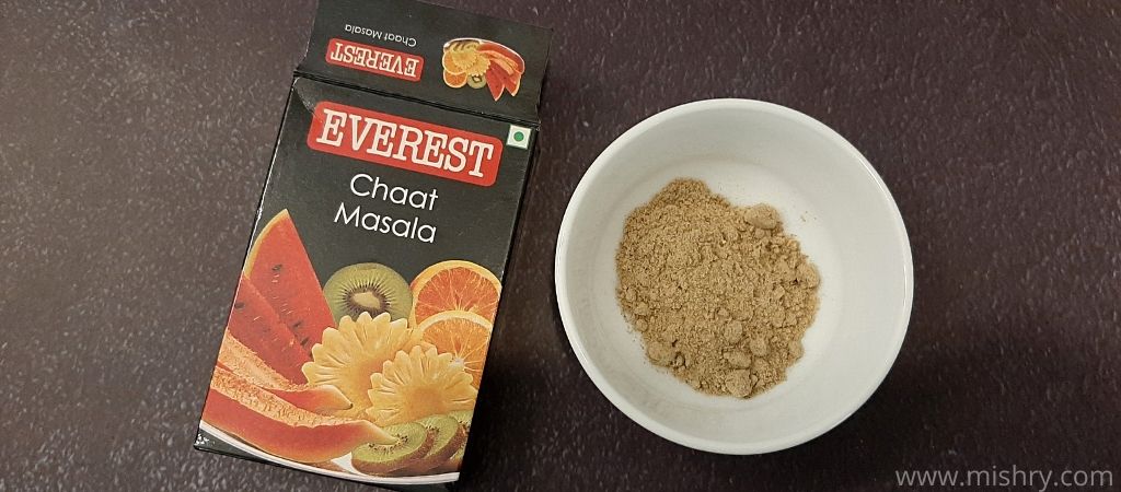 everest chaat masala powder in bowl
