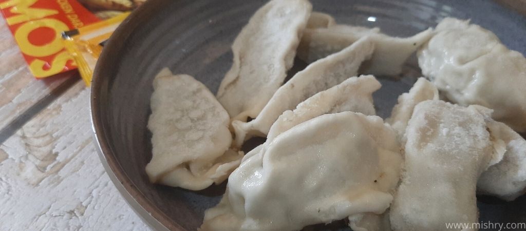 closer look at wow chicken momos in a plate