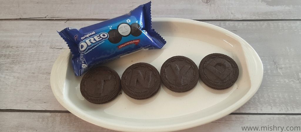 oreo biscuit small pack comes without a tray