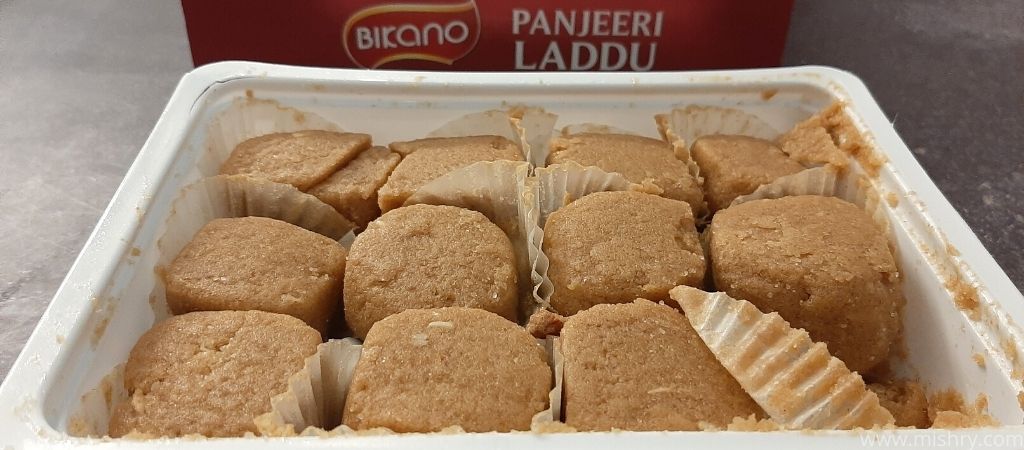 closer look at bikano panjeeri laddu tray open