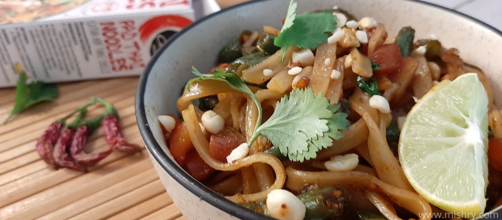 closer look at extra hot thai chilli pad thai noodles