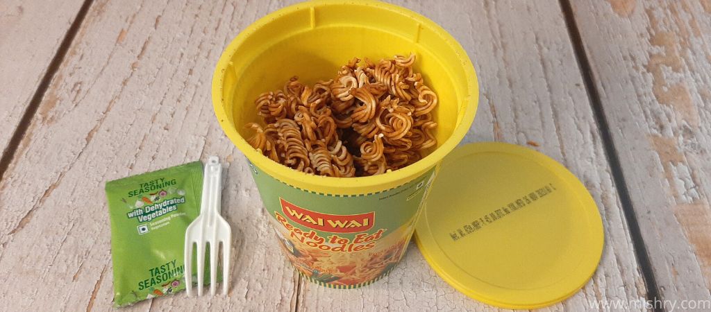 wai wai pure vegetarian noodles packaging