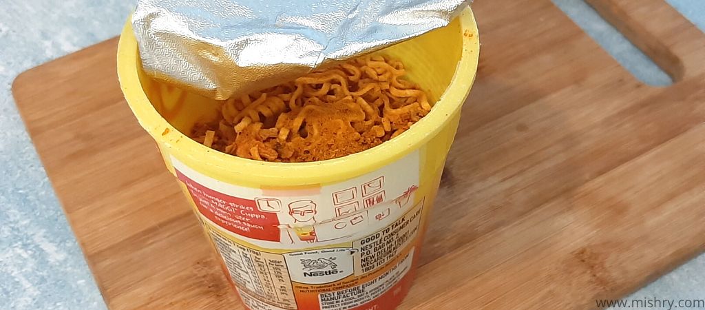unboxing maggi chilli chow cuppa noodles cup