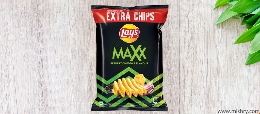 lays maxx peppery cheddar potato chips packaging