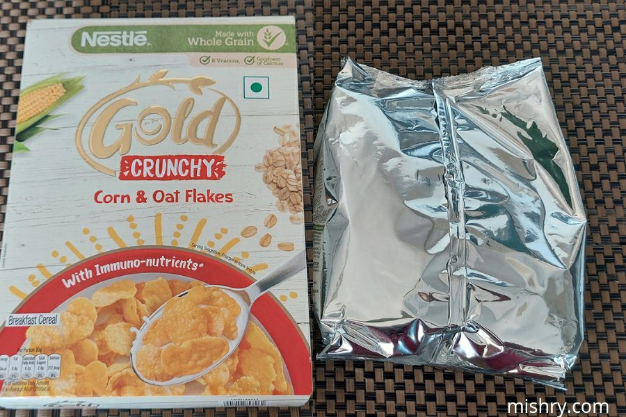 Nestlé Gold Crunchy oat and corn flakes packaging