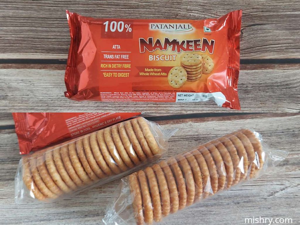 the outer and inner packaging of patanjali namkeen biscuits