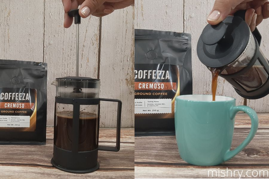 ground coffee coffeeza pouring
